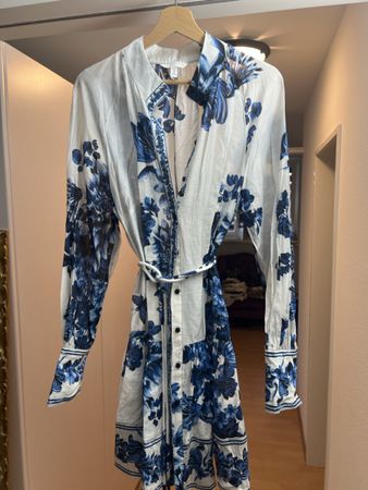 Positano Blusenkleid mit blauem Blumenmuster, neu