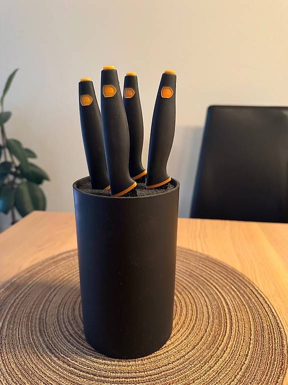 Messer: Messerblock mit 4 Messern – Gebraucht aus Hettlingen von den_99n2