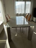 Massiver Designer-Esstisch 