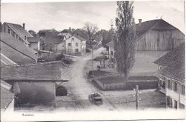 ASSENS, centre du village avec une voiture