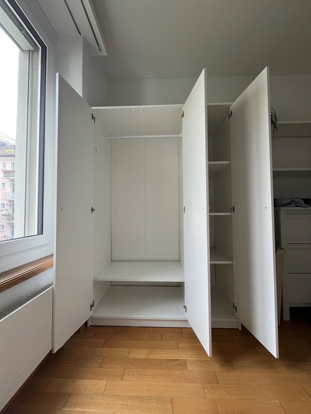 Ikea Armadi: Weisser Kleider Schrank – Usato da Zürich venduto da sof_gx2f 1