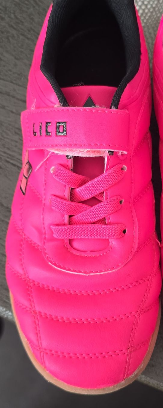 Scarpe per ragazze: Pinke Mädchen Hallenschuhe Grösse 38 – Usato da Ehrendingen venduto da Ince2016