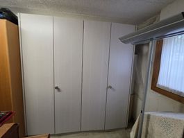 Abschliessbarer Aktenschrank
