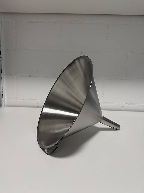 Sonstige antike Technik & Geräte: Grosser Edelstahl-Trichter Ø 30 cm – Gebraucht aus St. Gallen von TypeBeat 1
