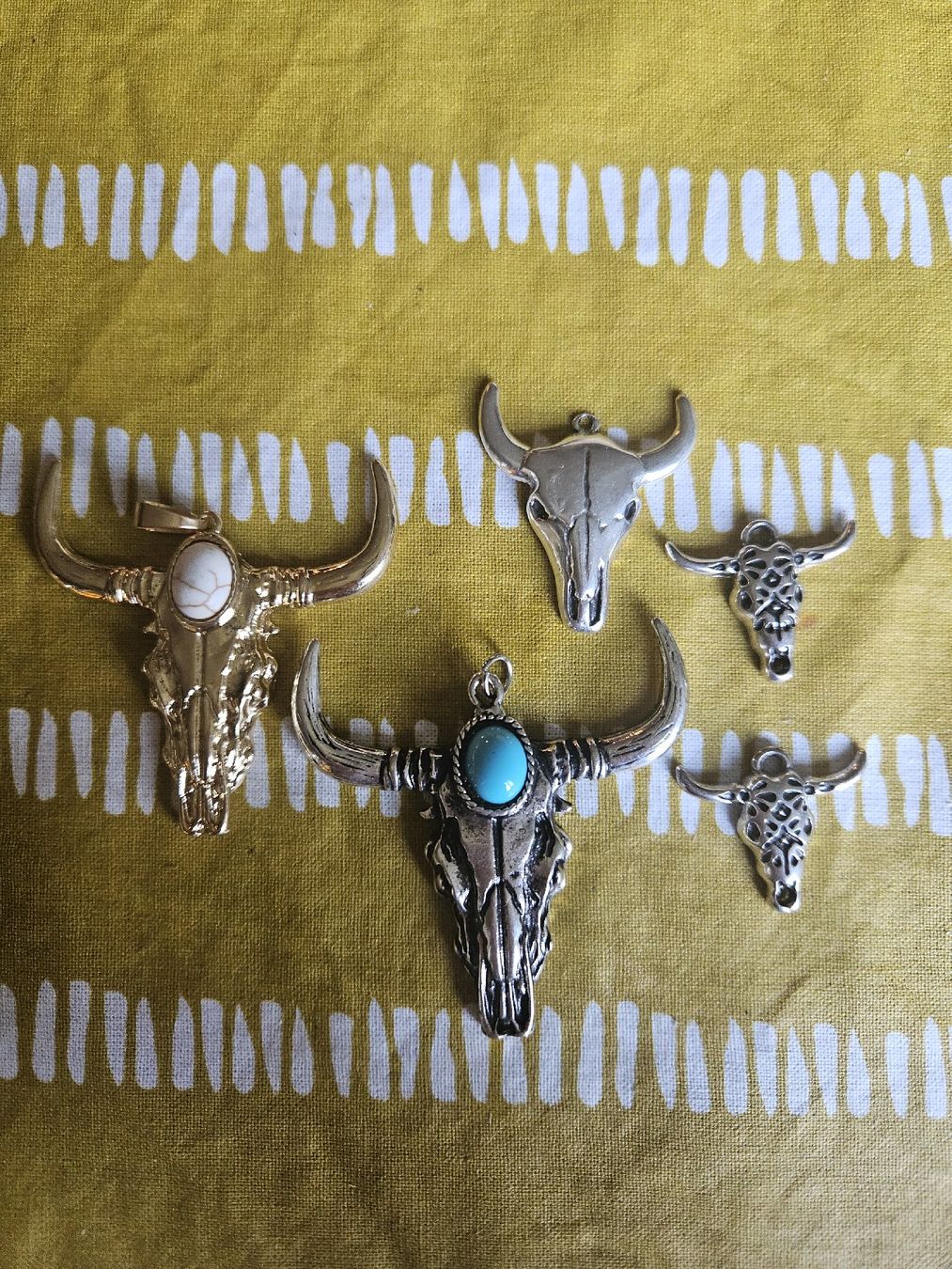 Ciondoli: 5 pendentifs tête de boeuf – Nuovo e nell'imballaggio originale da Thônex venduto da lacomtessedesfees