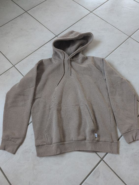 Bershka Pulls & Sweat-shirts: Sweat à capuche Bershka beige taille M - comme neuf! – D'occasion à CORMINBOEUF par savaja
