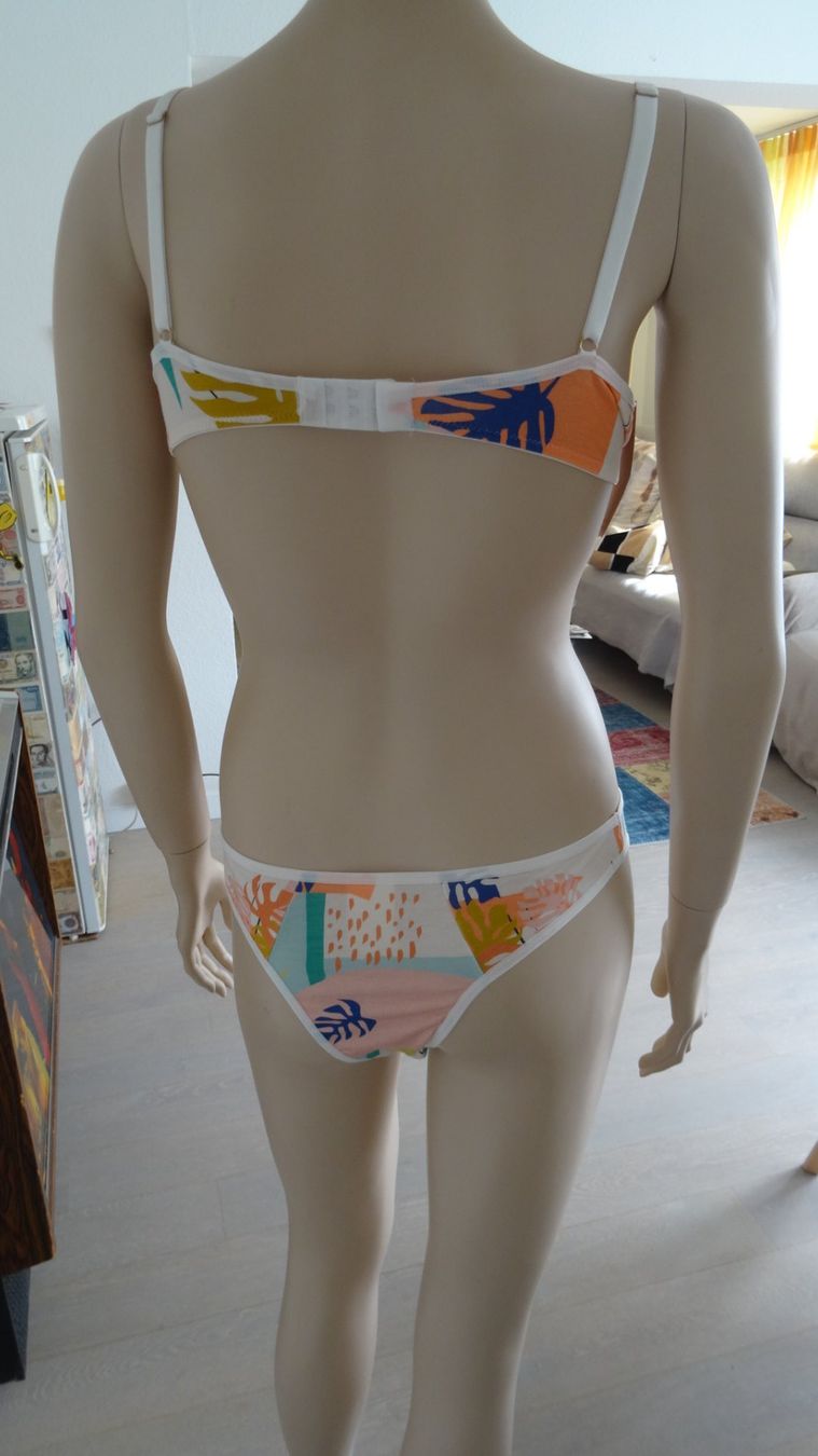 Costumi da bagno & Bikini: Bikini Sommer Set Gr M Neu mit Etikett Bunt Gemustert. – Nuovo (secondo la descrizione) da Ehrendingen venduto da CHMEX 1