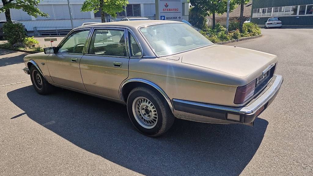 Jaguar Automobili: Jaguar XJ 3.6 Sovereign Veteran Eintrag – Usato da Brügg BE venduto da Topoffice 3