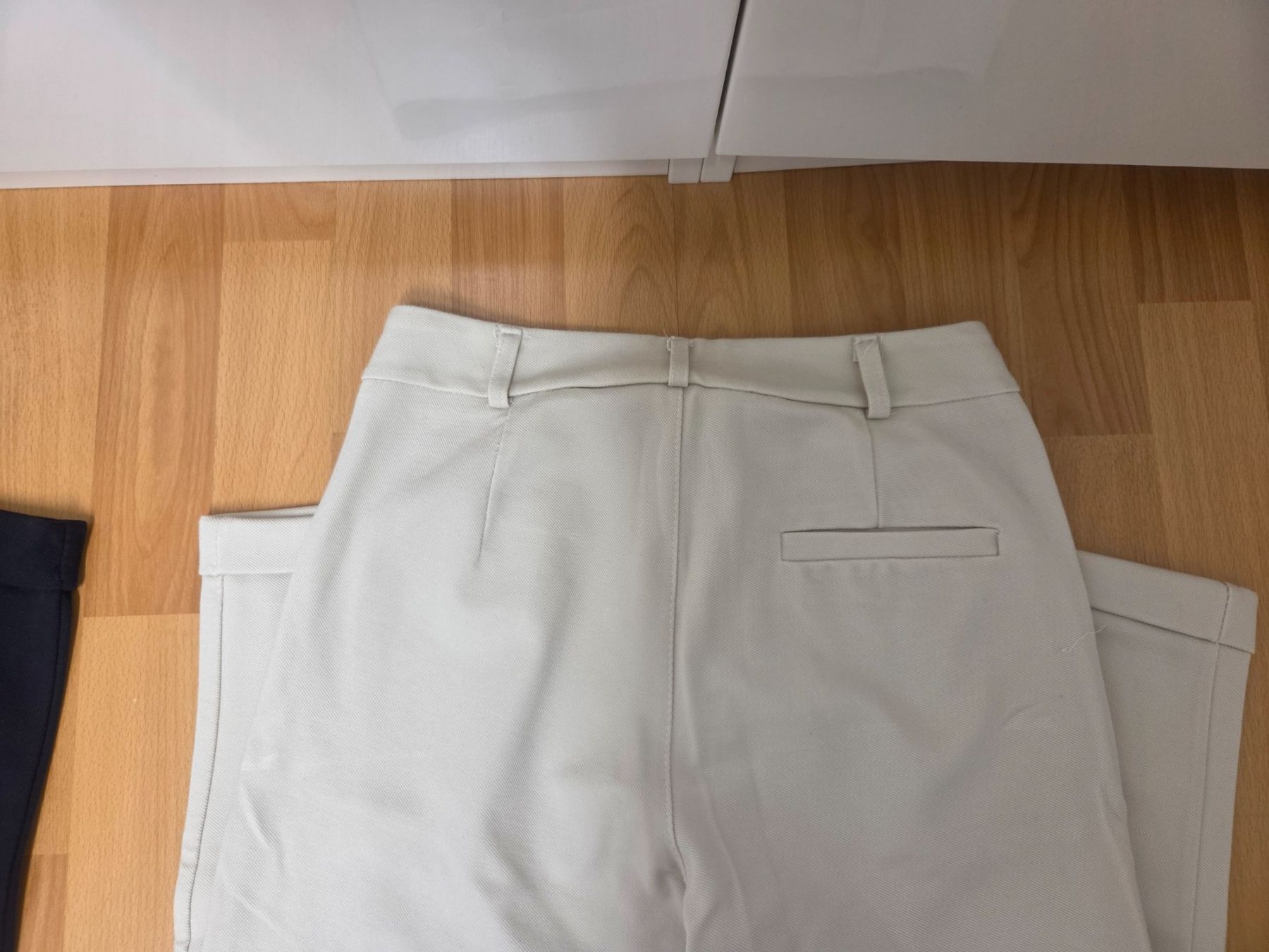Pantaloni: bequeme Hose, 2 Paar – Usato da Wiesendangen venduto da Sinhuk 4