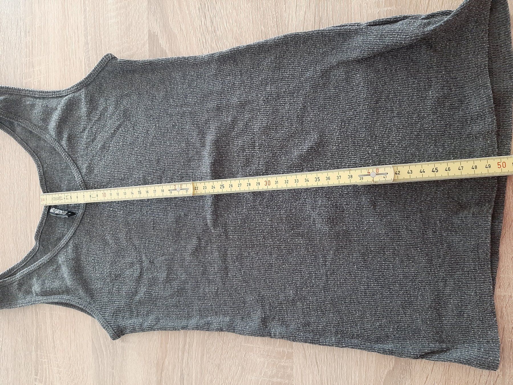 Tops: Tanktop mittelgrau, klein geschnitten, ca. Gr. S – Gebraucht aus Menziken von Rien1 4