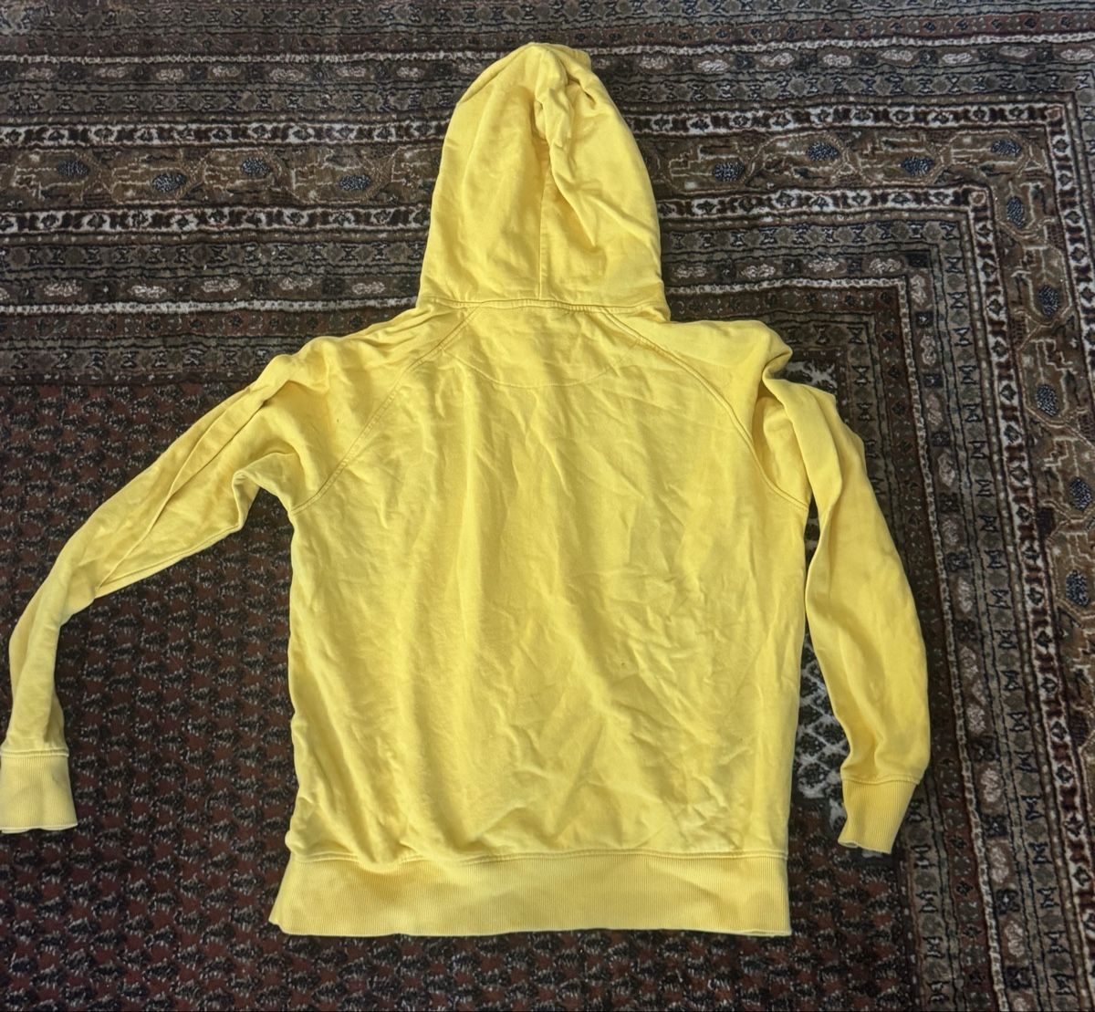 Maglioni & Felpe: Yellow hoodie – Usato da Rapperswil SG venduto da riy_f85n 1