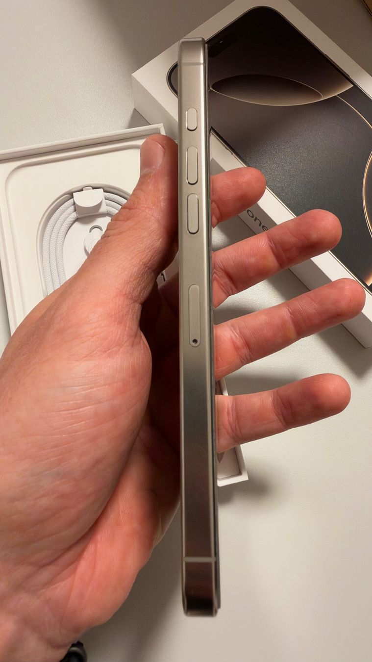 Apple Telefoni cellulari / Smartphones: Apple iPhone 16 Pro Max Natural Titanium 512GB – Usato da Brunnen venduto da Moona22 5