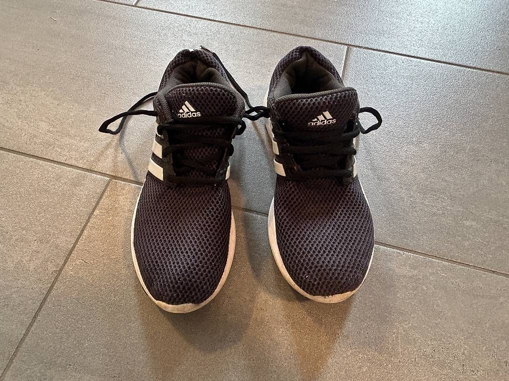 Herrenschuhe: Adidas Sneakers Gr. 41,5 – Gebraucht aus Thalheim an der Thur von Iselisberger