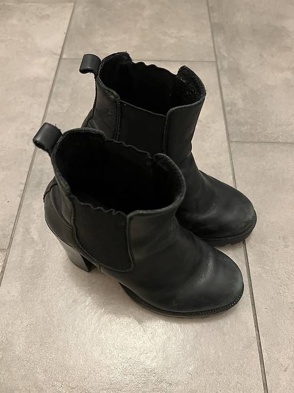 Scarpe da donna: LEDER STIEFELETTEN MIT ABSATZ – Usato da Zürich venduto da bekkabra 1