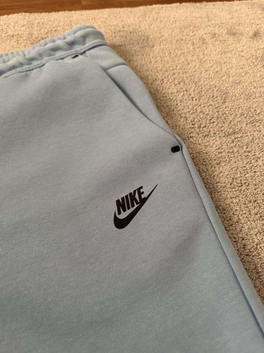 Nike Pantaloni: Nike Tech Fleece Shorts – Nuovo (secondo la descrizione) da Zürich venduto da pab_7gfs 2