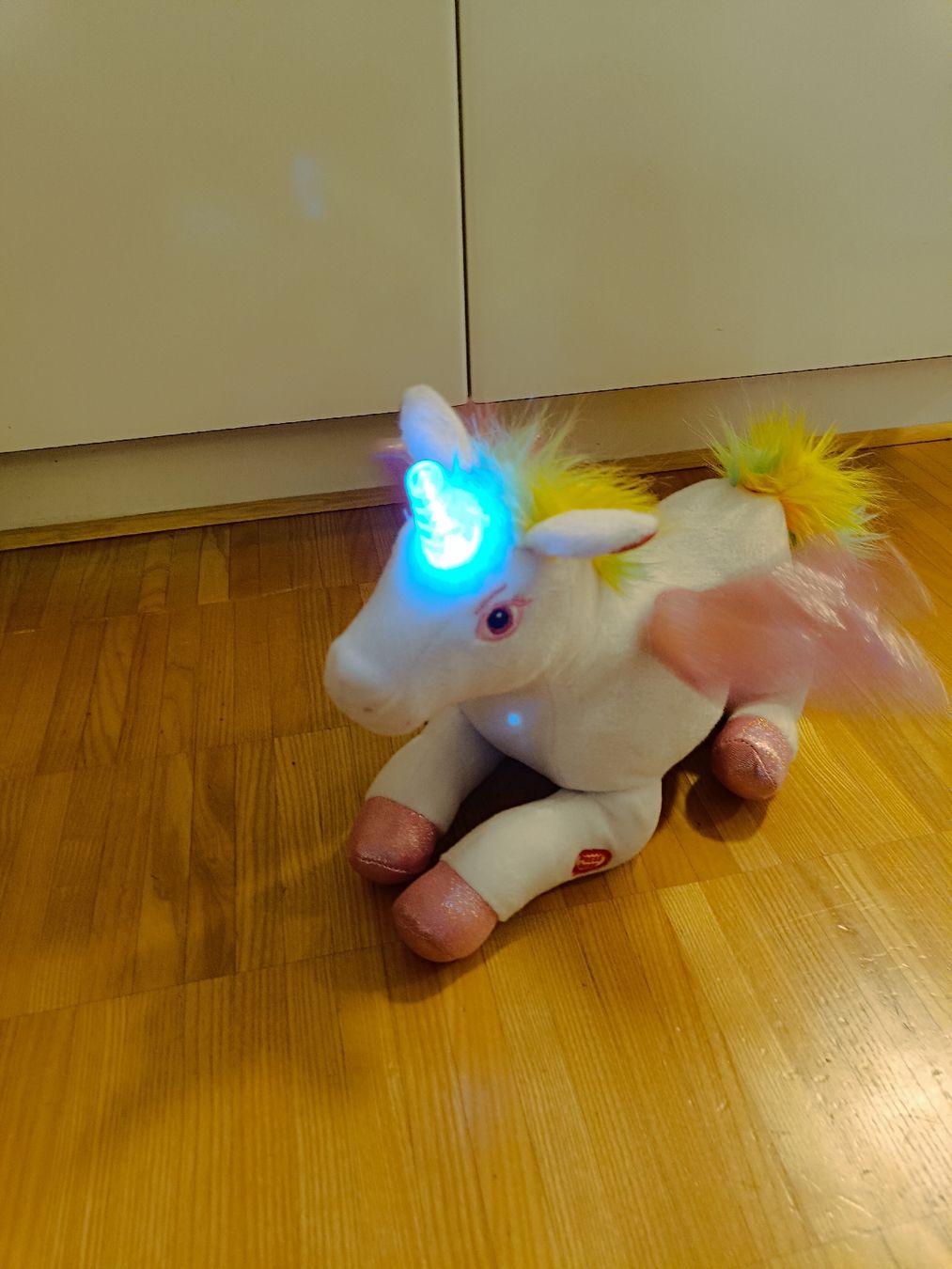 Giocattoli: Süsses Einhorn Plüschtier mit Leuchteffekt 🦄✨ – Usato da Einsiedeln venduto da Pure-Pleazure 1