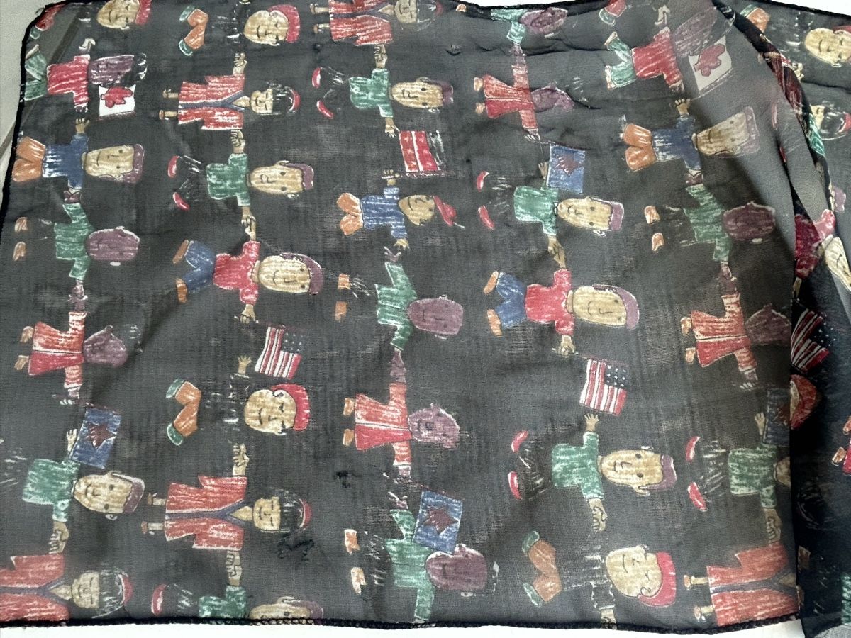 Foulards, Tücher & Schals: Schal Damen Schwarz mit Kindern Muster 100% Polyester – Neu (gemäss Beschreibung) aus Saland von ele_vc96 1