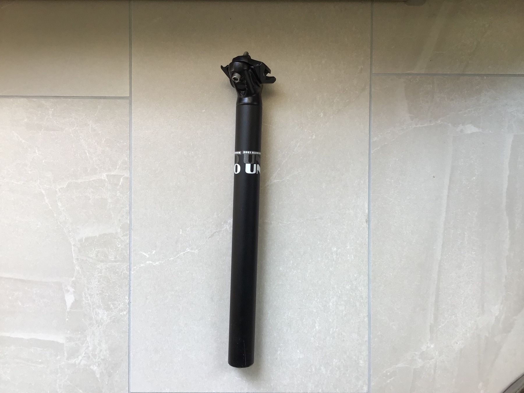 Pièces détachées: Sattelstütze UNO Aluminium – D'occasion à Giswil par Pingu109 1