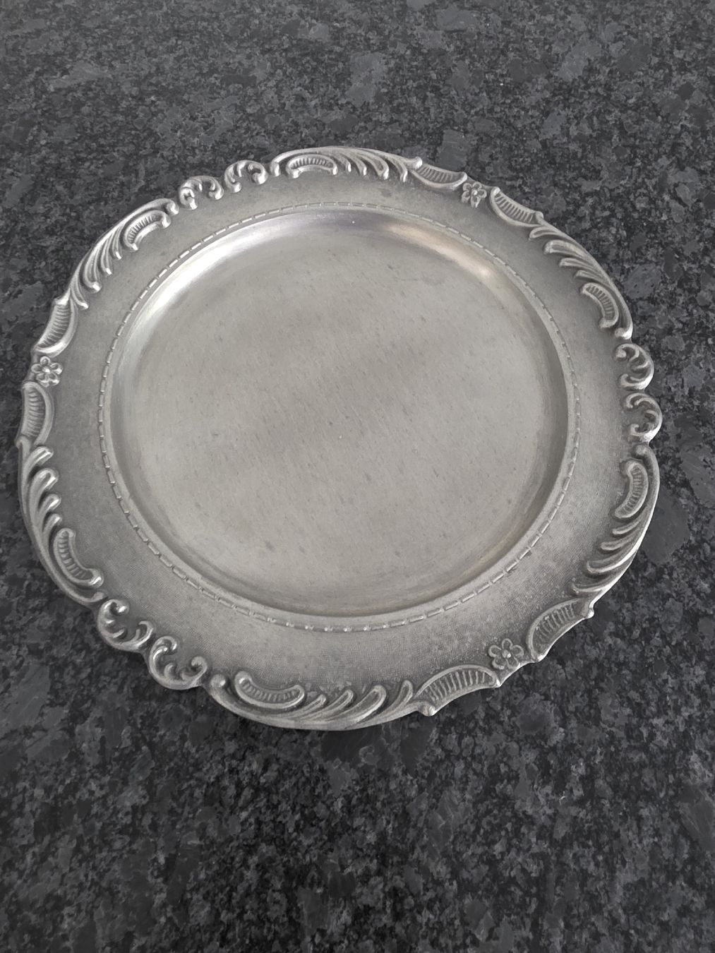 Tutte le decorazioni: Vintage Zinn Teller – Usato da Sissach venduto da pietli