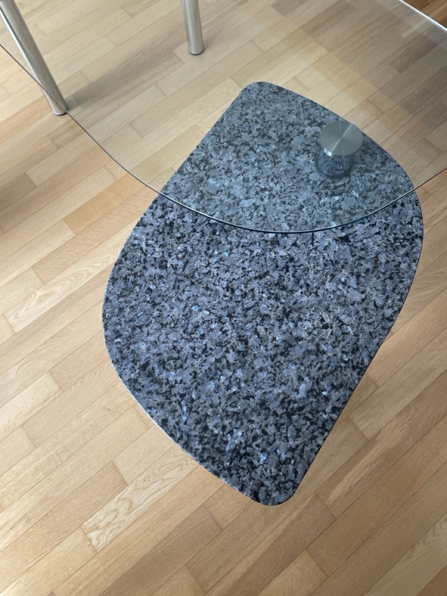 Tavoli: Couchtisch Glas Granit Metallsäulen – Usato da Spreitenbach venduto da Gloxinia 1