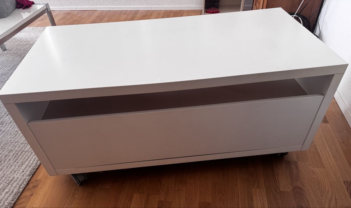 Ikea Mobili TV: IKEA TV-Möbel weiss auf Rollen – Usato da Kehrsatz venduto da Adrenalina1 4