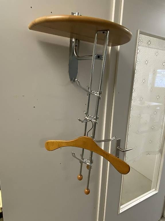 Guardaroba: Wandgarderobe, mit Hutablage, Metall/Holz – Usato da Kaisten venduto da AMSImara