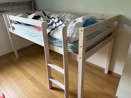 Halbhohes Flexabett mit Rutschbahn und Turm