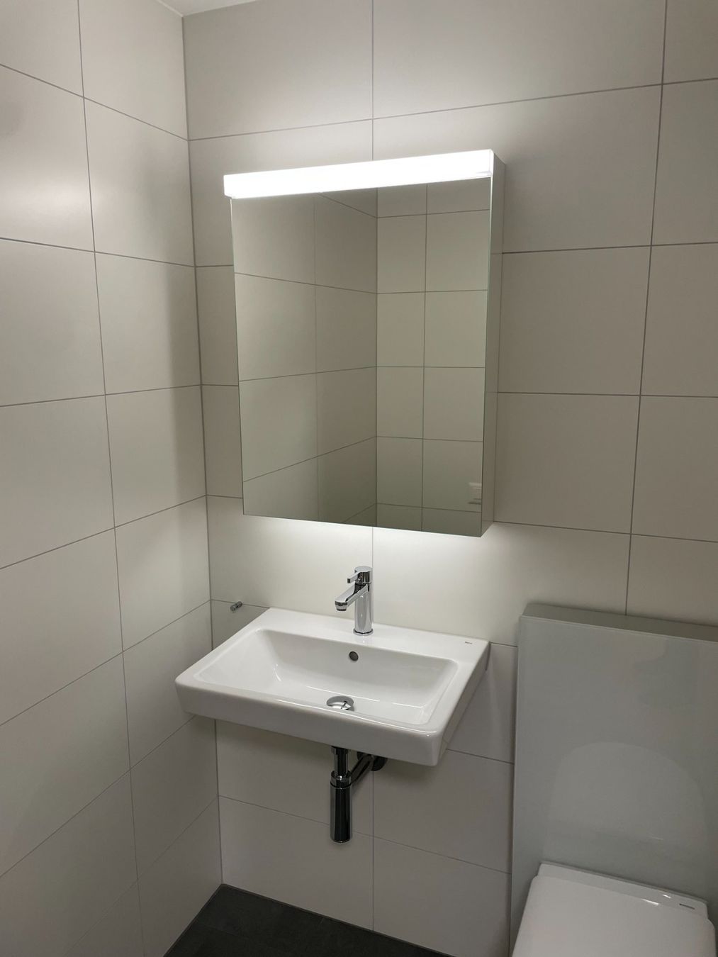 Armadietti a specchio: Spiegelschrank Sidler – Nuovo e nell'imballaggio originale da Stans venduto da leoOs