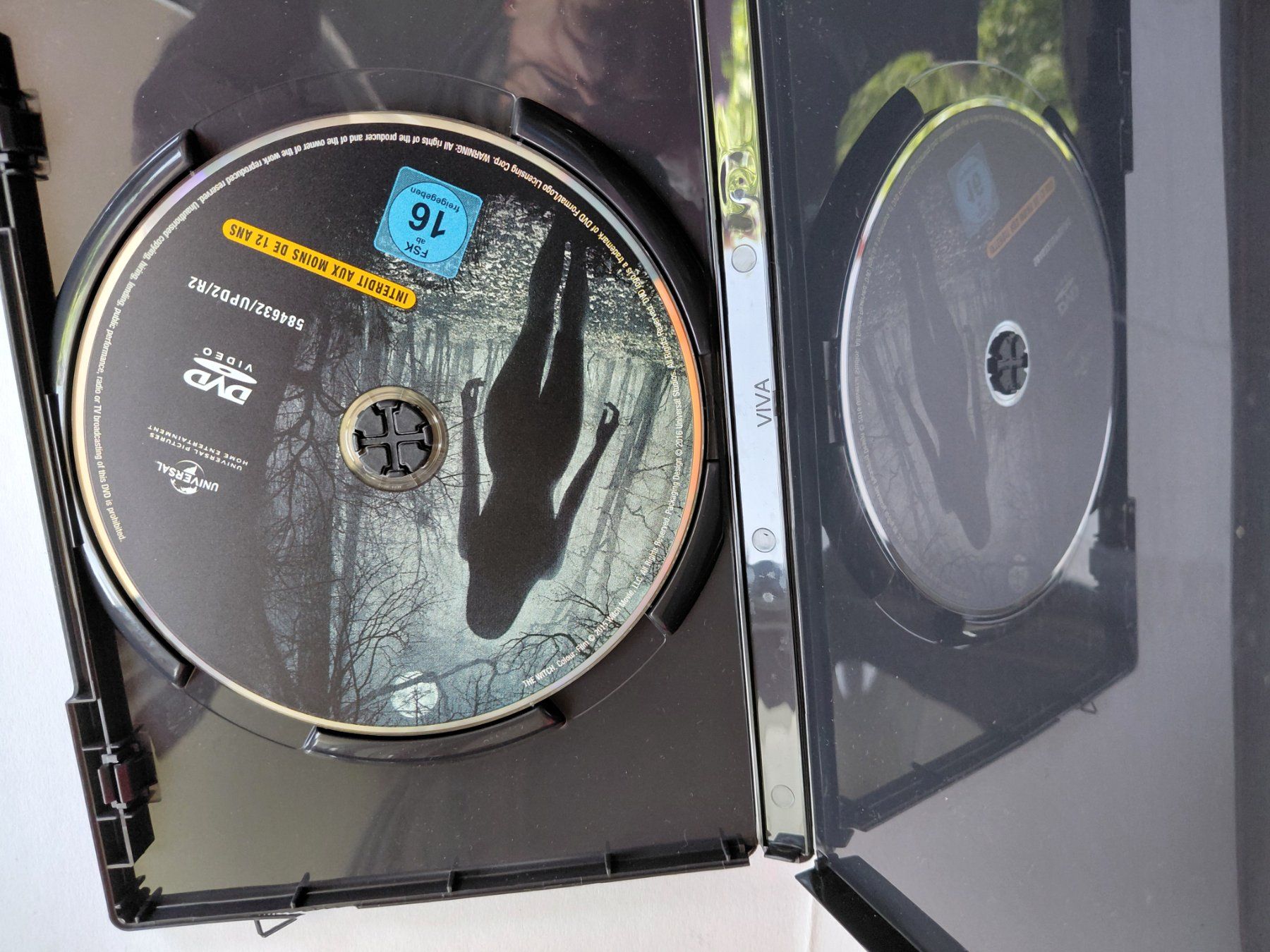 Tutti i DVDs: VVITCH (avec vf) – Usato da Denges venduto da Hellboy10 3