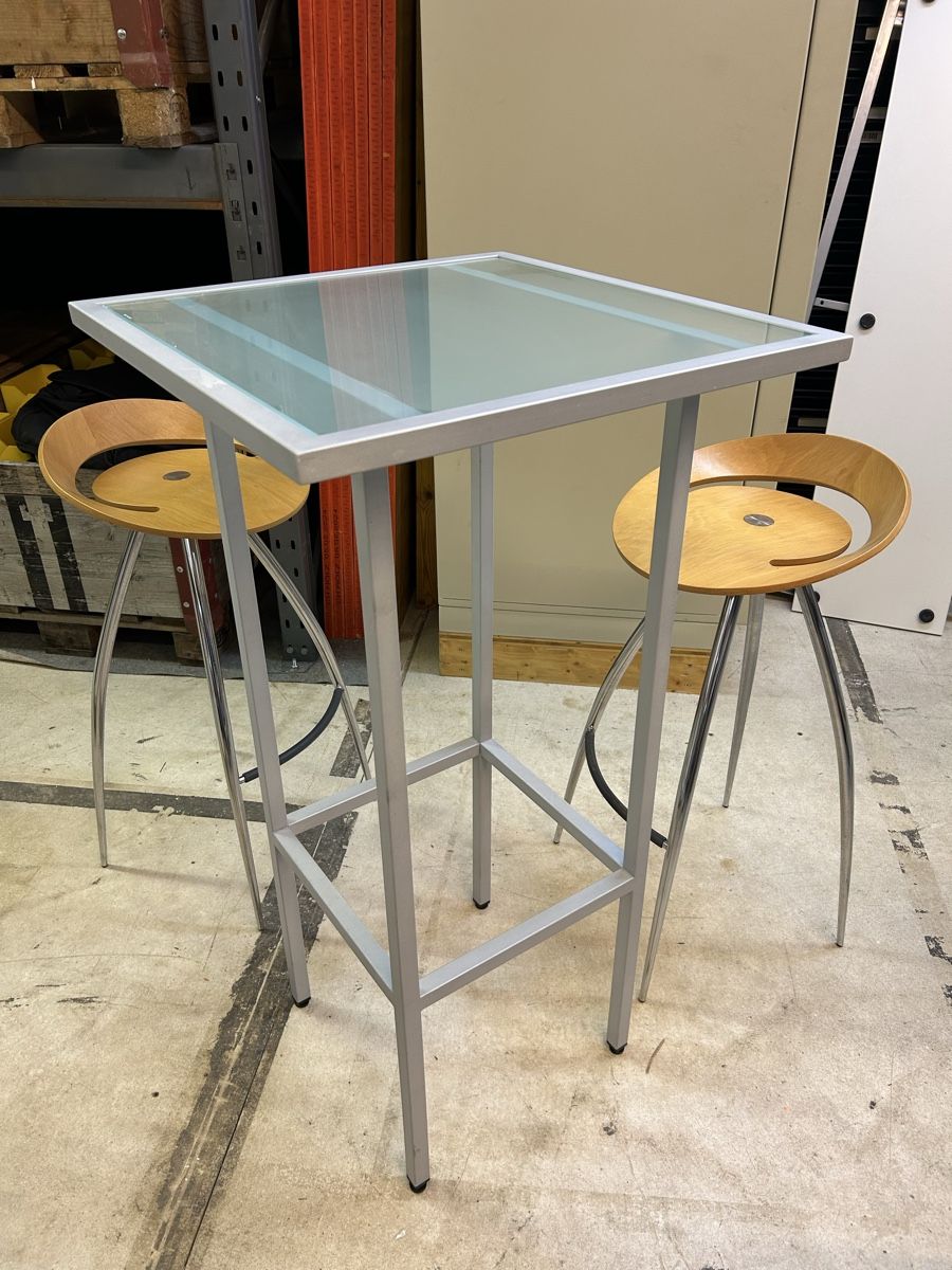 Sgabelli: Barhocker mit Tisch – Usato da Küssnacht am Rigi venduto da dis_d2m7