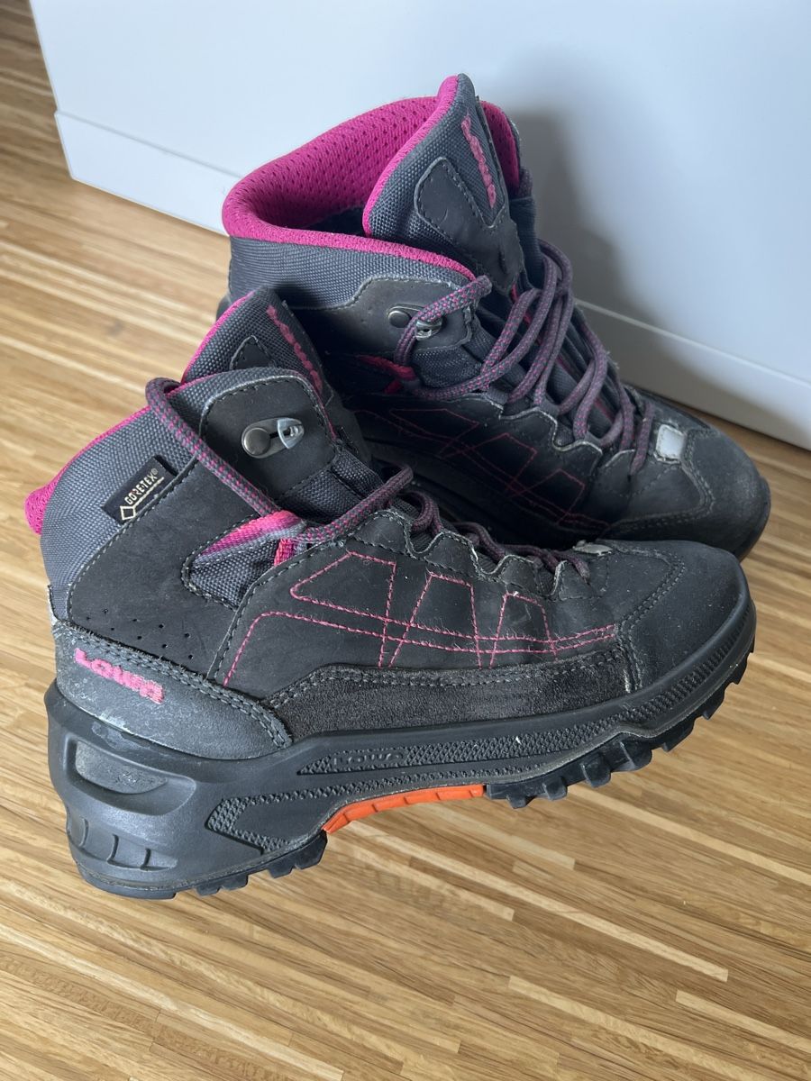 Lowa Scarpe per ragazze: Lowa Wanderschuhe Gr 33 – Usato da Zürich venduto da spts