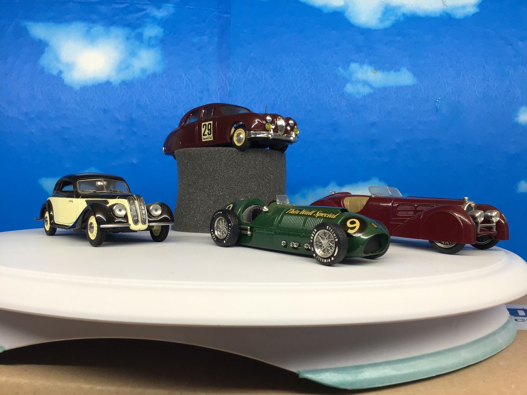 Modellini d'auto: 4x Modellautos 1:43Klassiker BMW, Thinwall, Bugatti – Usato da Männedorf venduto da Modell-Spezialisten