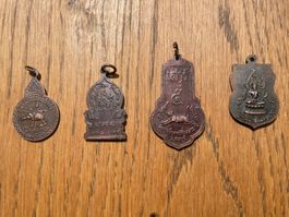Anhänger, sehr alte Anhänger mit passenden Figuren