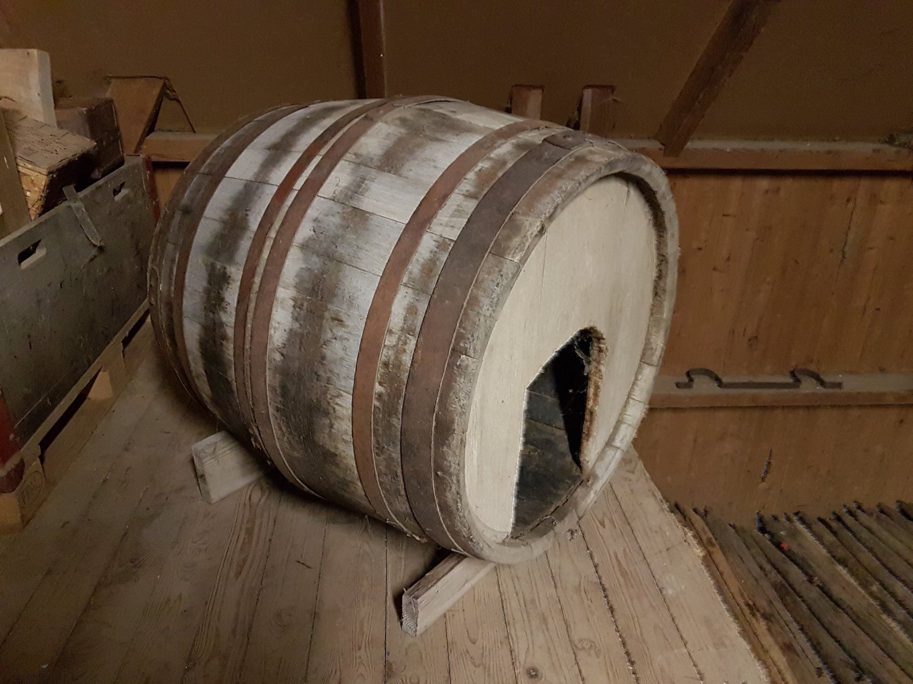 Cucce & Letti: Hundehütte Holzfass – Usato da Dietschwil venduto da FIZENATOR