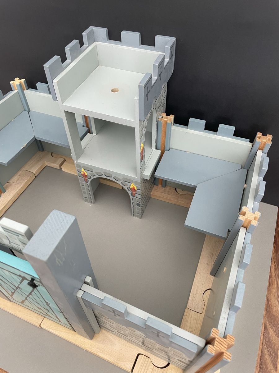 Spielzeuge: Holzritterburg EDIX Set le toyvan – Gebraucht aus Aesch BL von ell_8zv7 3