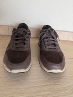 Sneakers waterproof Watson’s, p.44