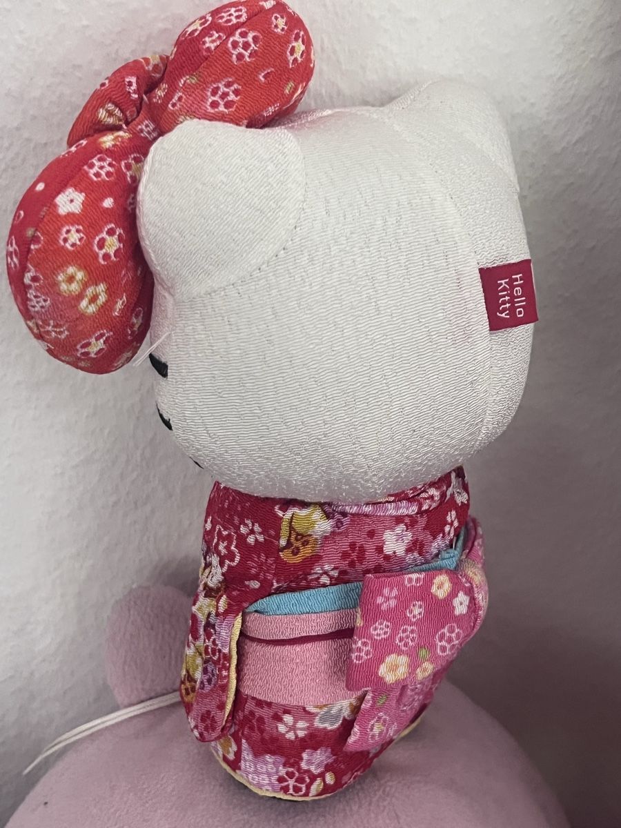 Hello Kitty Statuette: Hello Kitty Kimono 2012 doll – Usato da Le Grand-Saconnex venduto da Koko.hime_ 2