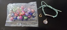 Lot de  bijoux ,perles, bracelet Sisters et pendentifs ☆☆☆