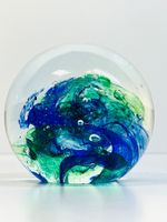 VINTAGE Kugel aus Kunstglas – Briefbeschwerer