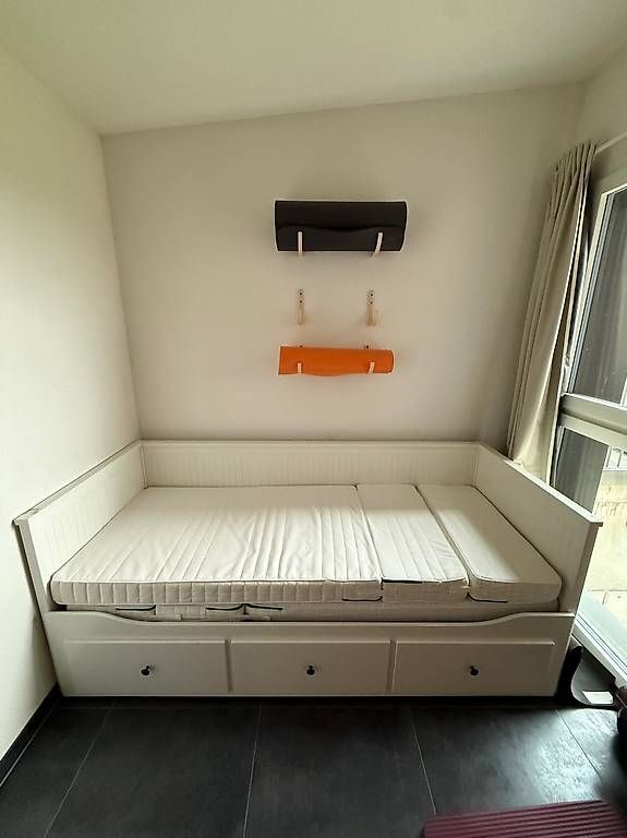 Letti: Lit Banquette Ikea Hemnes + Matelas Omsintsint – Usato da Bulle venduto da zbr_twx7