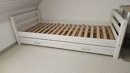 Ausziehbett Holz weiss mit Lattenrost guter Zustand