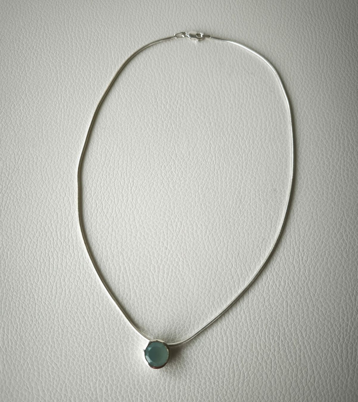 Anhänger: Schmuckanhänger Chalzedon mit Silberkette 925 – Neu (gemäss Beschreibung) aus Miège von gitarro68