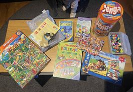 Diverse Kinderspiele: Puzzle, Jenga, Stibitz etc