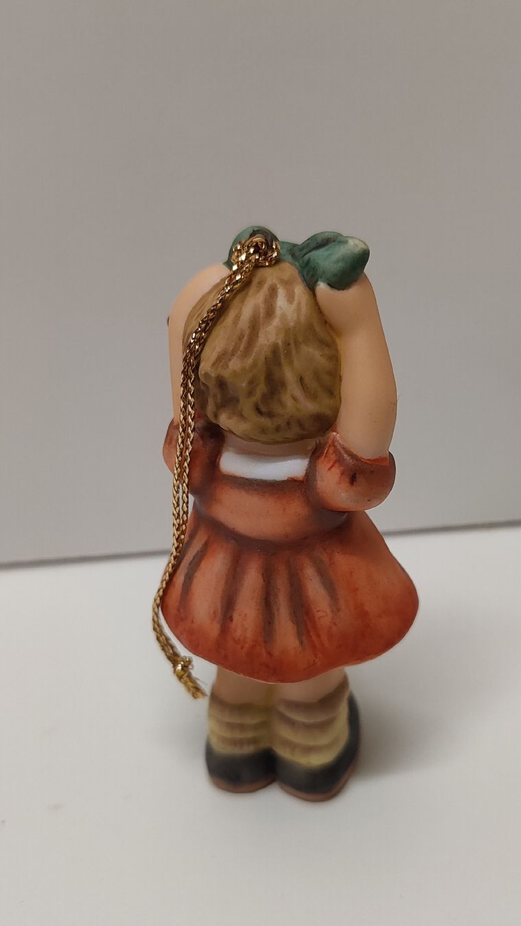 Hummel Statuette: Goebel Hummel Figur Mädchen 1999  (W) – Usato da Neuenhof venduto da bro_9zsg 2