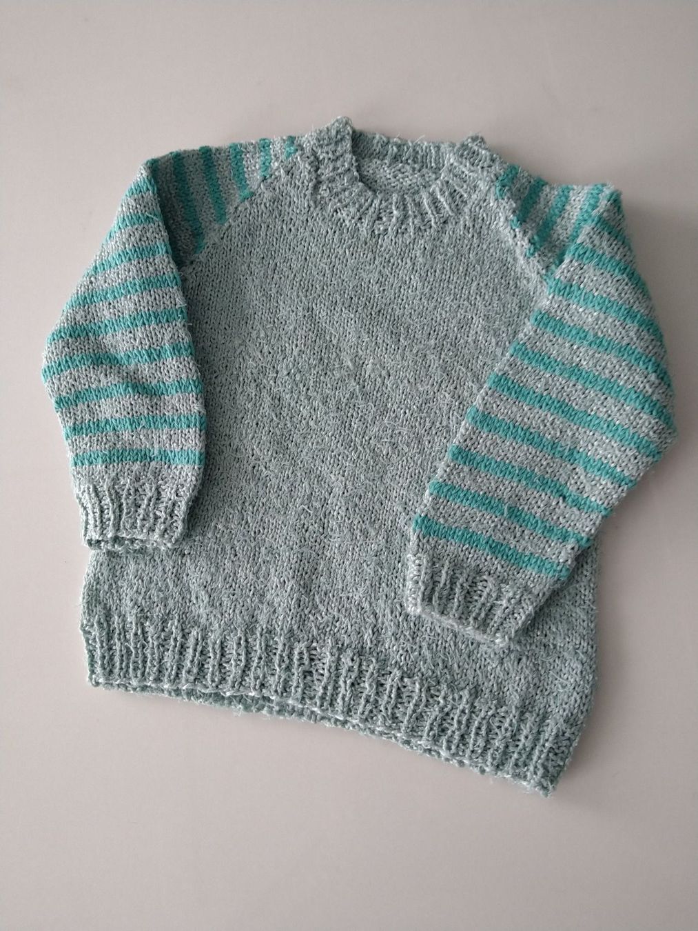 Pulls et sweat-shirts: Kinderpulli handgestrickt – Neuf (Voir description) à Degersheim par 191maschina46