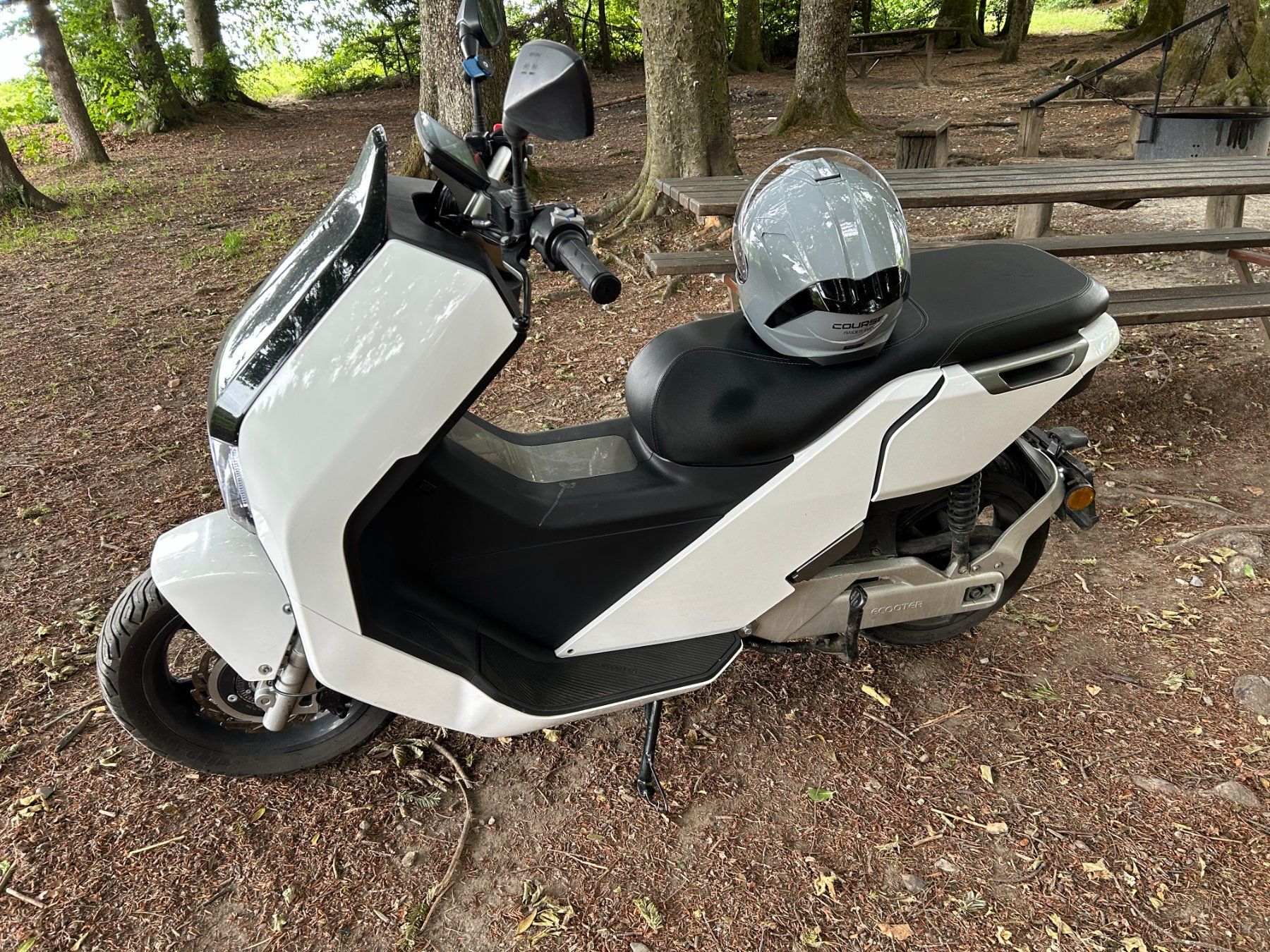 Scooter: Elektroroller Weiss, Marke/Modell: Ecooter E5, occasion – Usato da Utzigen venduto da Stephan_Cs 2