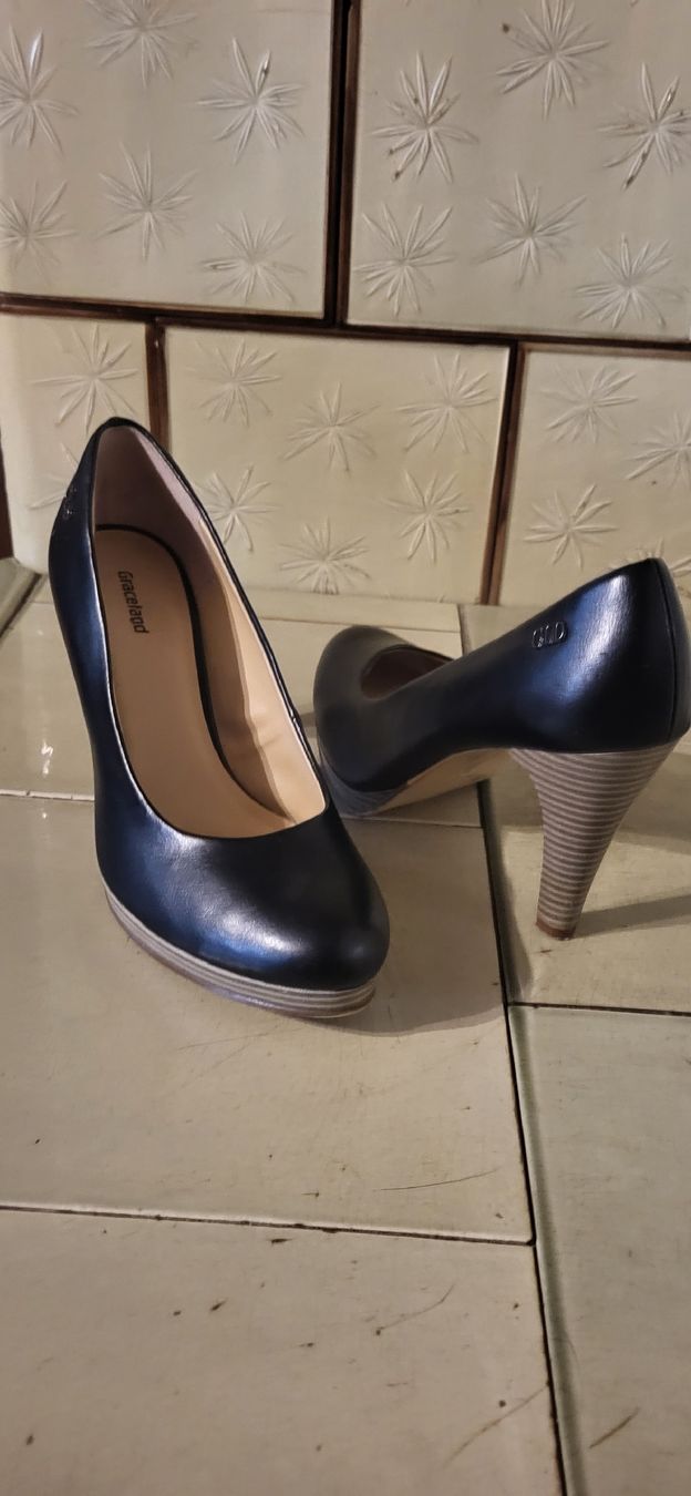 Damenschuhe: Schwarze Pumps – Gebraucht aus Dürrenäsch von Noana1108