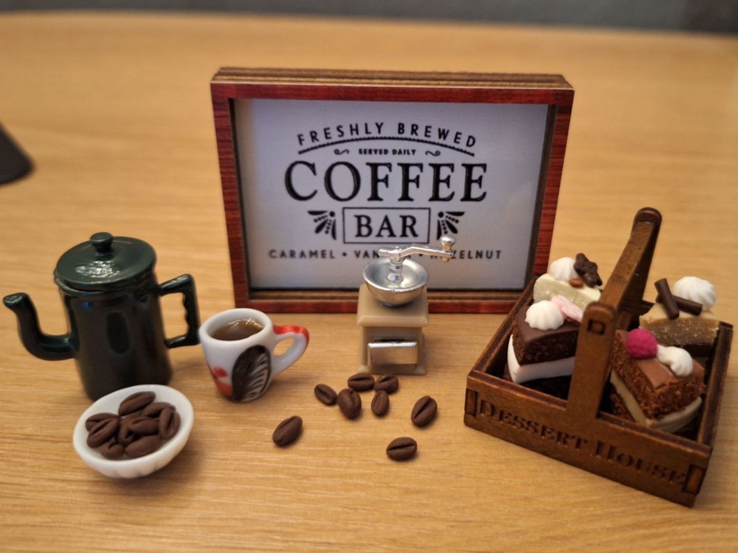 Case e mobili per bambole: Handmade Kaffee Set mit Tortenstücke – Nuovo (secondo la descrizione) da Zürich venduto da HandmadeTinyFood