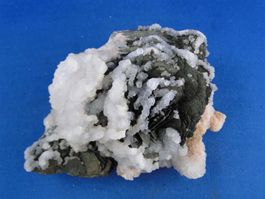 Calcit (UV-Pink) auf Pyrrhotit
