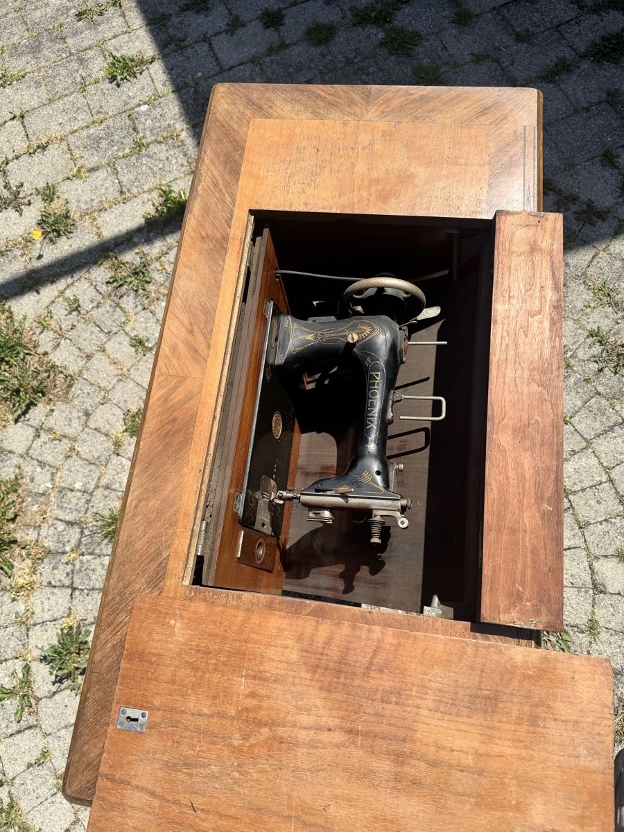 Phoenix Macchine da cucire: Antique Phoenix Sewing Machine Table – Usato da Seuzach venduto da Wolf936 5